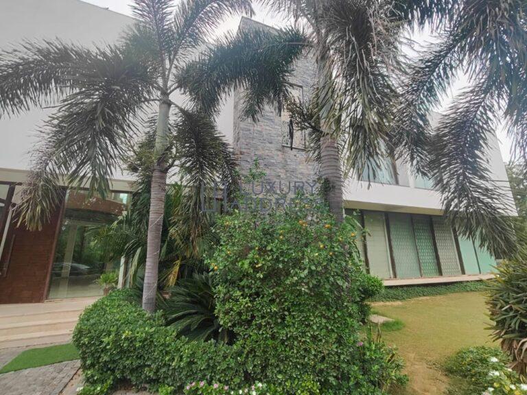 Rent 5BHK Luxury Farmhouse in Radhey Mohan Drive, Delhi