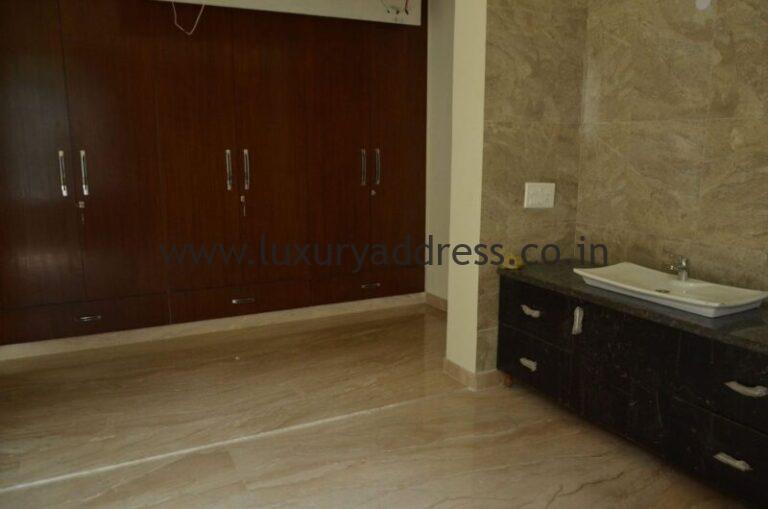 5bhk-luxury-rental-farmhouse-in-gadaipur-delhi