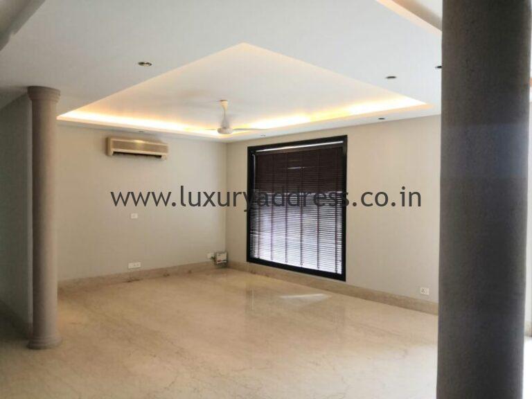 Rent 3BHK Semi-Furnished Flat Defence Colony Delhi - Luxury Address