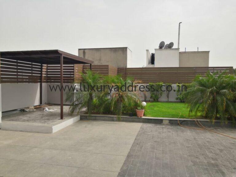 Rent 3BHK Semi-Furnished Flat Defence Colony Delhi - Luxury Address