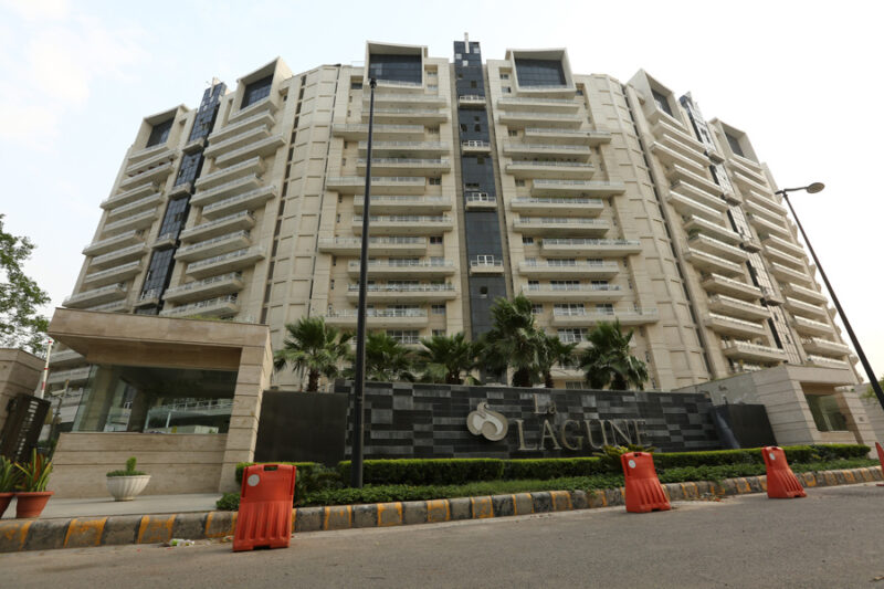 Rent 4BHK Semi-Furnished Apartments, La Lagune, Gurugram - Luxury Address