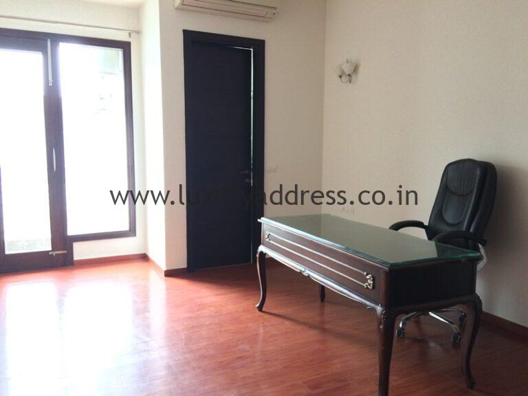 Rent 3BHK Semi-Furnished Flats Rent Jor Bagh South Delhi - Luxury Address